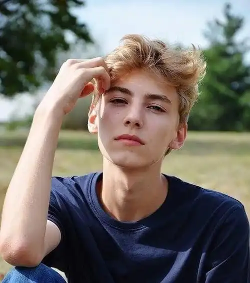 45ux@Ava